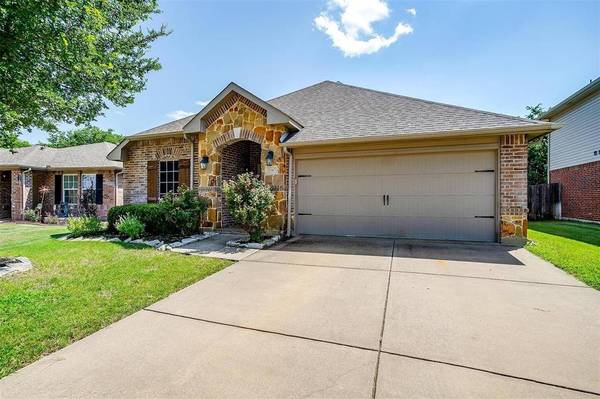 1347 Hillside Drive, Burleson, TX 76028