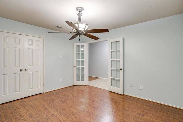 1347 Hillside Drive, Burleson, TX 76028