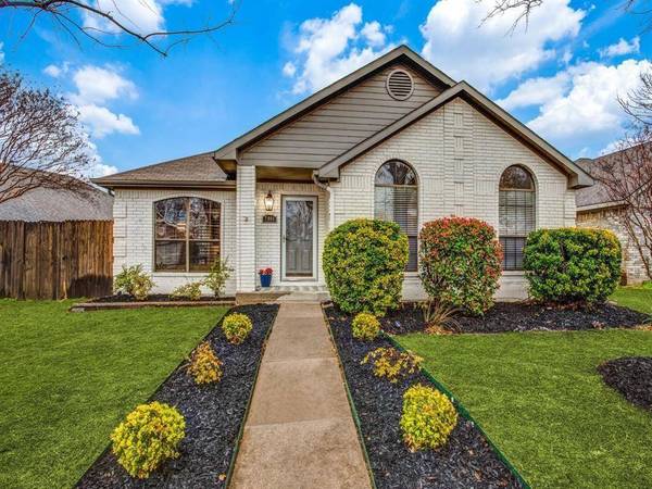 7008 Bentley Avenue, Fort Worth, TX 76137