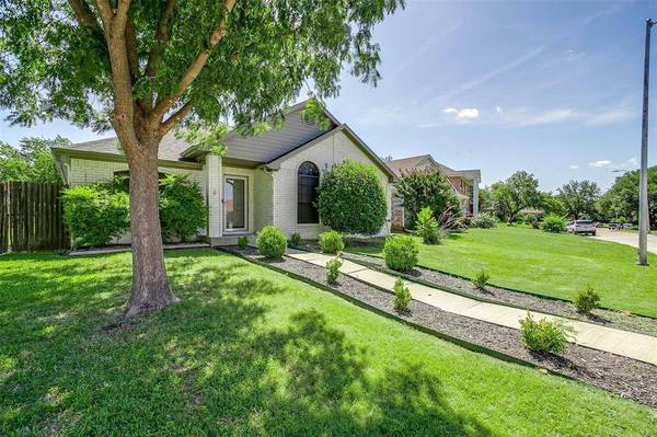 7008 Bentley Avenue, Fort Worth, TX 76137