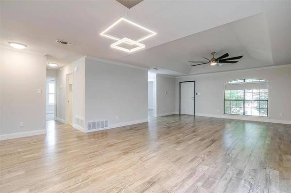 7008 Bentley Avenue, Fort Worth, TX 76137