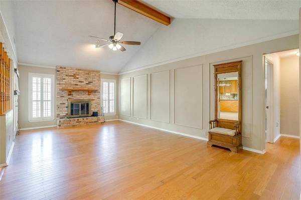 418 Country Meadow Drive, Mansfield, TX 76063