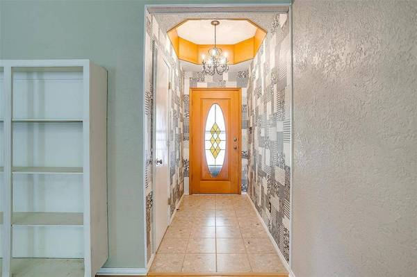 418 Country Meadow Drive, Mansfield, TX 76063