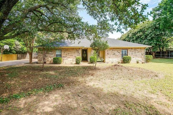418 Country Meadow Drive, Mansfield, TX 76063