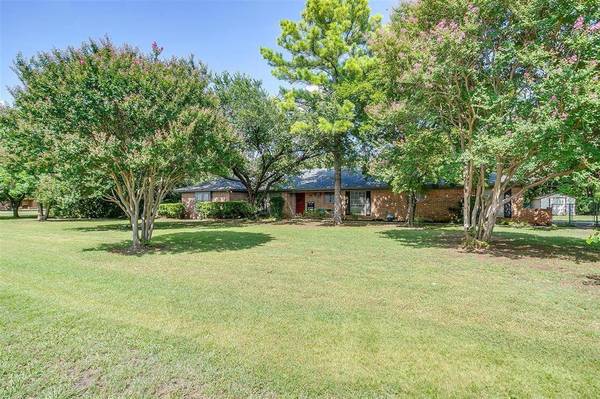 12505 White Oak Drive, Burleson, TX 76028