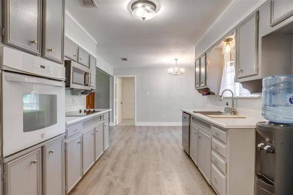 12505 White Oak Drive, Burleson, TX 76028