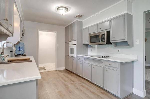 12505 White Oak Drive, Burleson, TX 76028