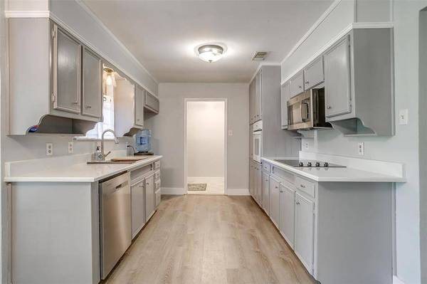 12505 White Oak Drive, Burleson, TX 76028