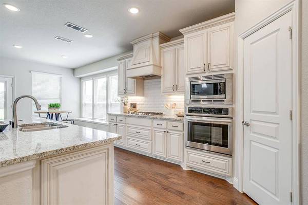 1024 Robles Way, Burleson, TX 76028