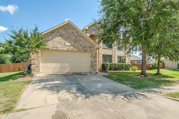 9 Tallwood Lane, Edgecliff Village, TX 76134