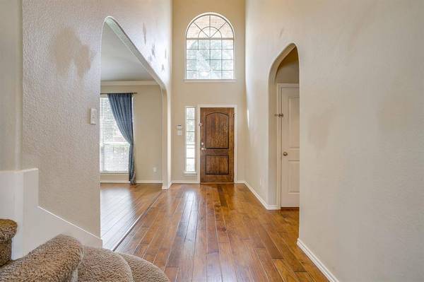 9 Tallwood Lane, Edgecliff Village, TX 76134