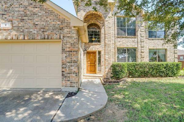 9 Tallwood Lane, Edgecliff Village, TX 76134