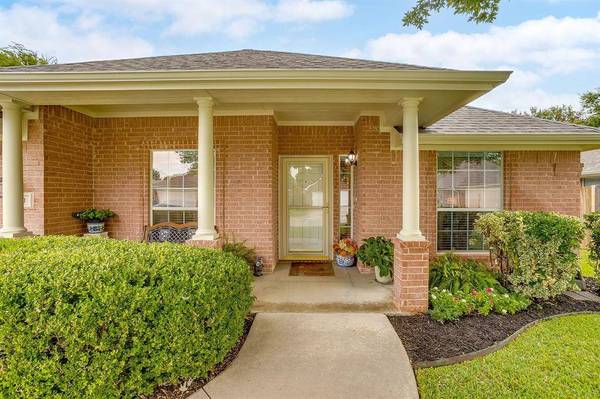 840 Heberle Drive, Burleson, TX 76028