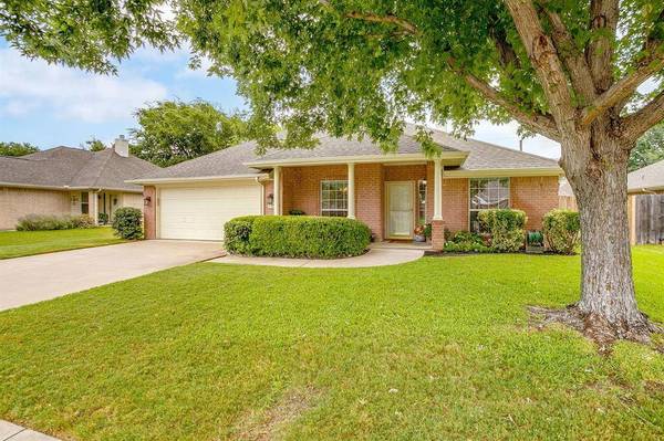 840 Heberle Drive, Burleson, TX 76028