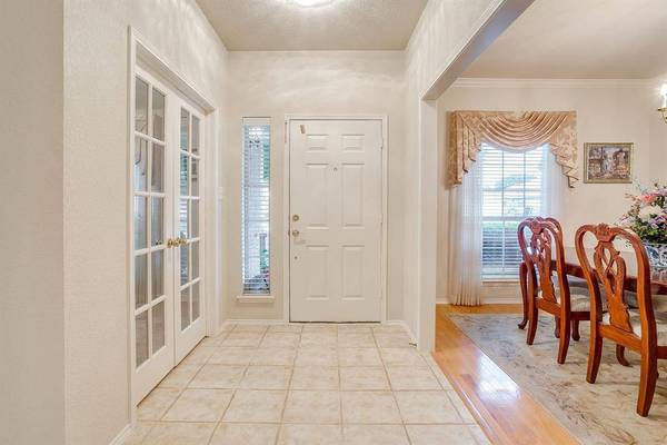 840 Heberle Drive, Burleson, TX 76028