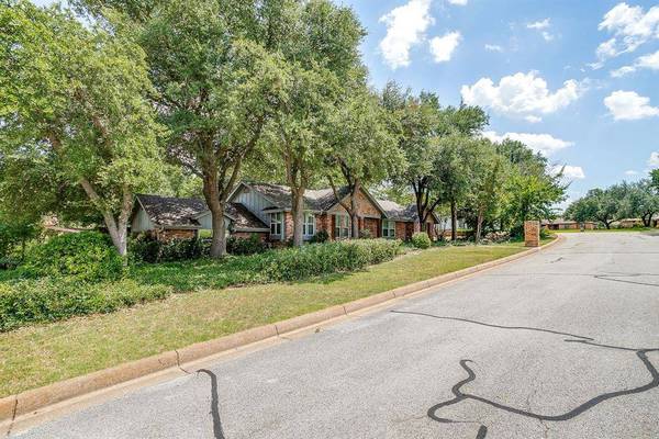 4801 Willow Run Court, Fort Worth, TX 76132