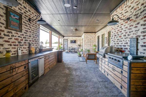 312 Pear Valley Lane, Burleson, TX 76028