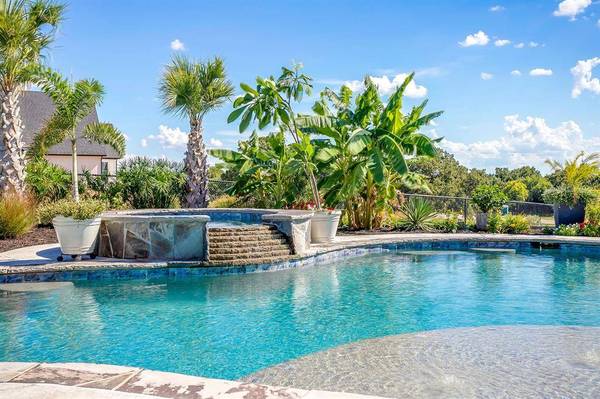 312 Pear Valley Lane, Burleson, TX 76028