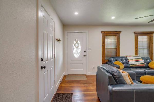 1400 Bennett Drive, Arlington, TX 76013