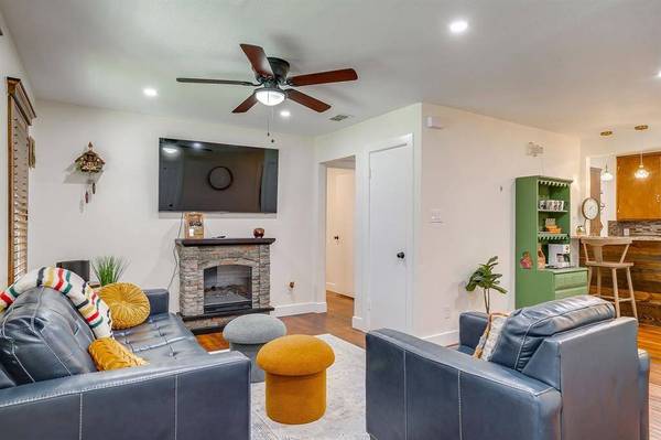 1400 Bennett Drive, Arlington, TX 76013