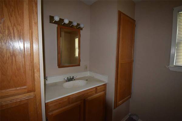 1215 Country Club Road, Cleburne, TX 76033