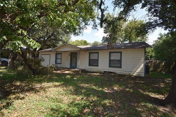 1215 Country Club Road, Cleburne, TX 76033