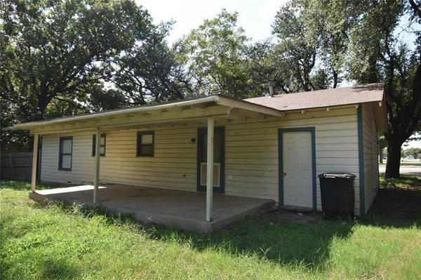 1215 Country Club Road, Cleburne, TX 76033