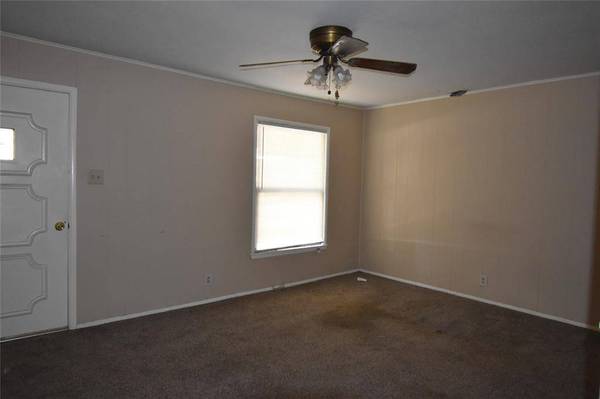 1215 Country Club Road, Cleburne, TX 76033