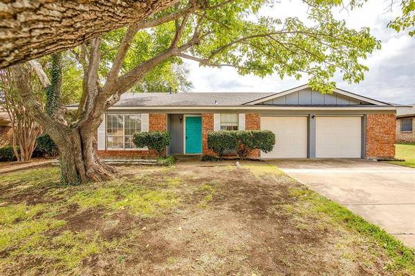 228 E Malone Avenue, Crowley, TX 76036