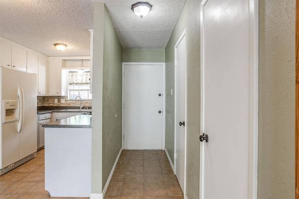 228 E Malone Avenue, Crowley, TX 76036