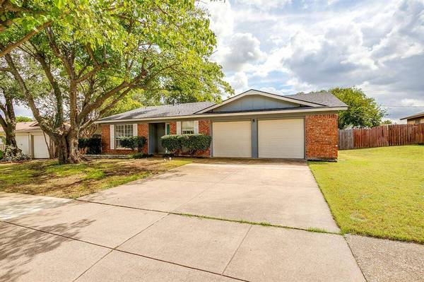 228 E Malone Avenue, Crowley, TX 76036