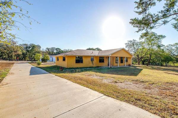 4924 Tanglewood Drive, Burleson, TX 76028