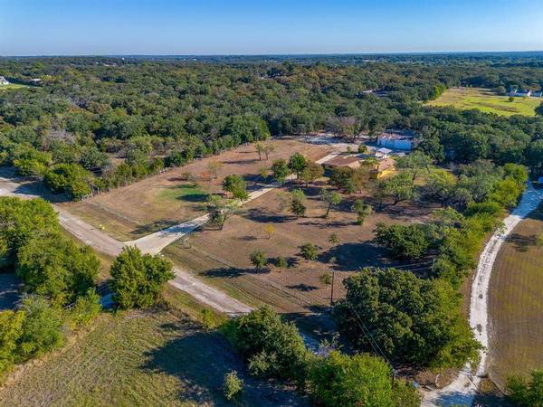 4924 Tanglewood Drive, Burleson, TX 76028