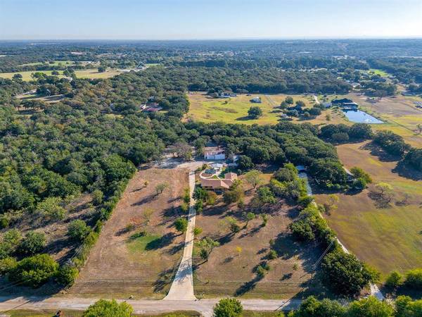 4924 Tanglewood Drive, Burleson, TX 76028