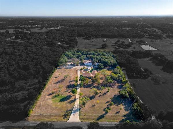 4924 Tanglewood Drive, Burleson, TX 76028