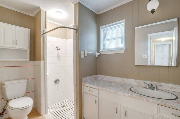 1060 S Burleson Boulevard, Burleson, TX 76028