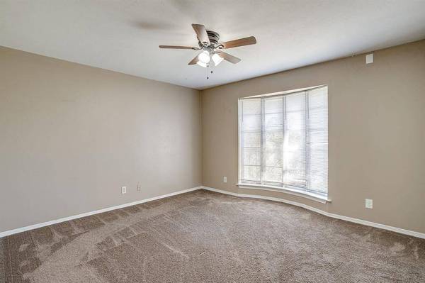 1060 S Burleson Boulevard, Burleson, TX 76028