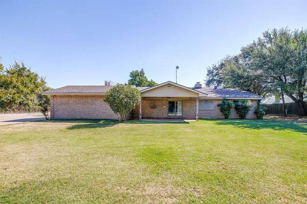 1060 S Burleson Boulevard, Burleson, TX 76028