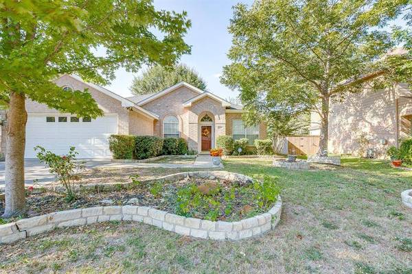 2742 Lakeside Drive, Burleson, TX 76028