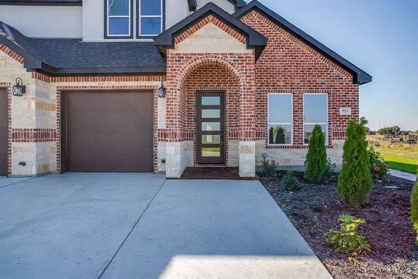 8024 Harvest Drive, Grandview, TX 76050