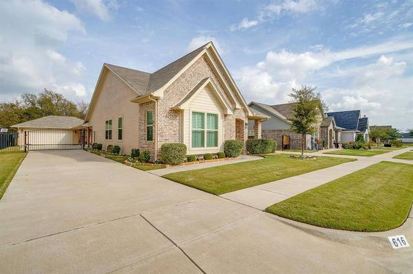 616 Joy Court, Burleson, TX 76028