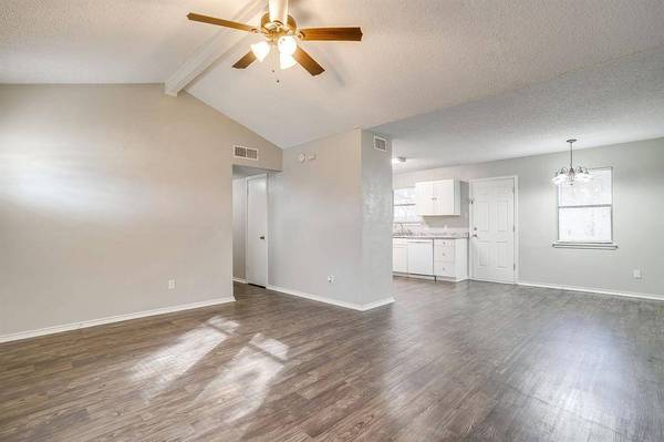 809 Springhill Drive, Burleson, TX 76028