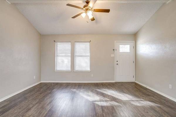 809 Springhill Drive, Burleson, TX 76028