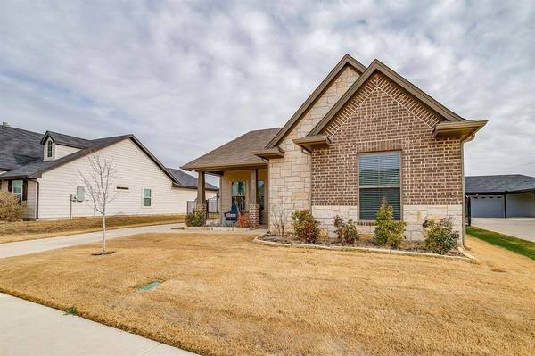 612 Adeline Drive, Burleson, TX 76028