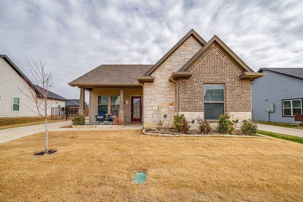 612 Adeline Drive, Burleson, TX 76028
