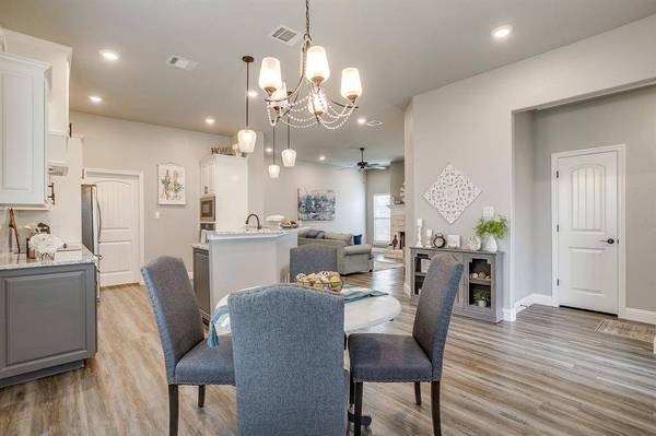 612 Adeline Drive, Burleson, TX 76028
