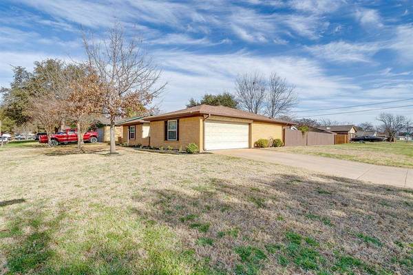 500 Berkshire Court, Burleson, TX 76028