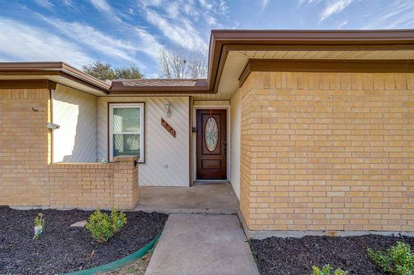 500 Berkshire Court, Burleson, TX 76028