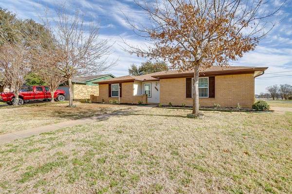 500 Berkshire Court, Burleson, TX 76028