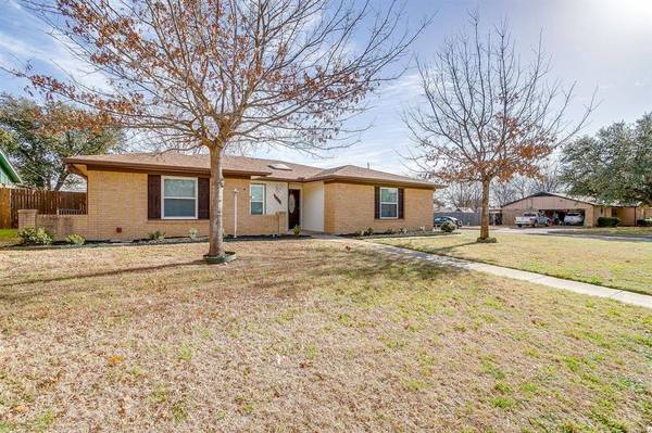 500 Berkshire Court, Burleson, TX 76028